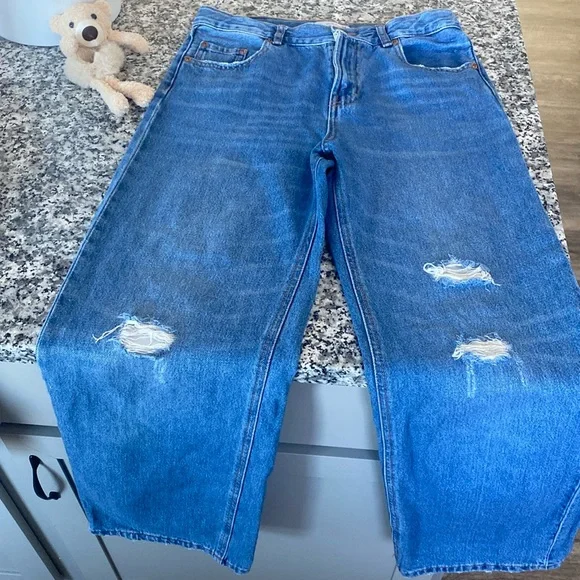 ZARA distressed jeans - Picture 1 of 7